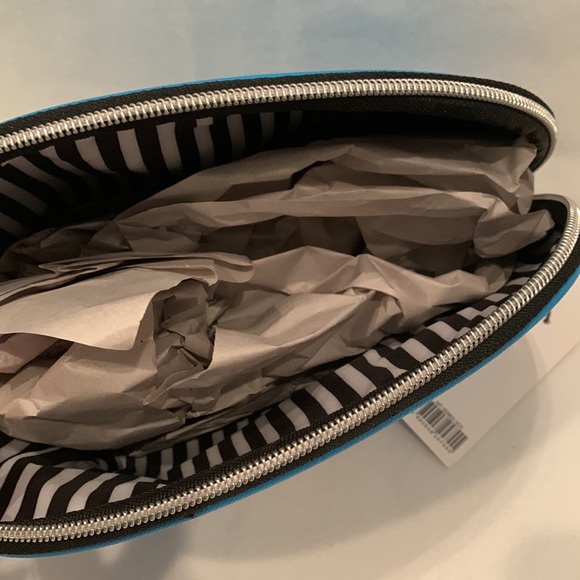 Marc Tetro travel bag / whatever bag NWT. - Picture 4 of 4